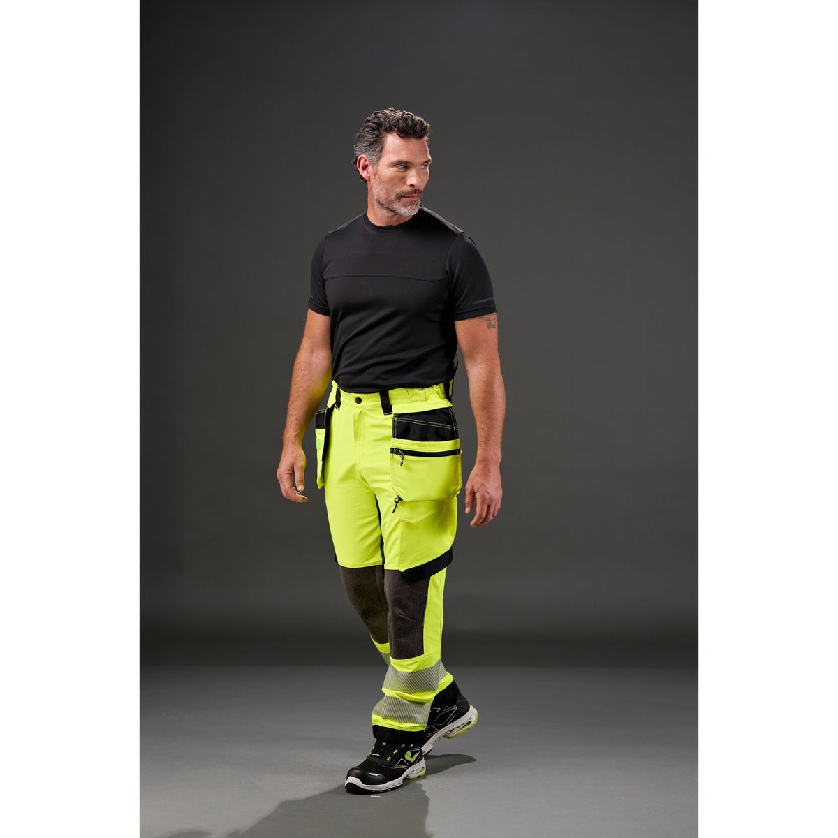 Portwest EV4 EV411 Lightweight Short Sleeve Work T-Shirt in Black, worn by a model